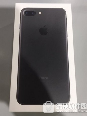 iphone7/7plus最受欢迎的莫过于亮黑色,不过同为新颜色的磨砂黑其