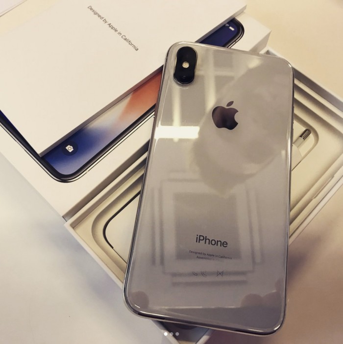 首批iphone x开箱 银色高端力斩苹果8