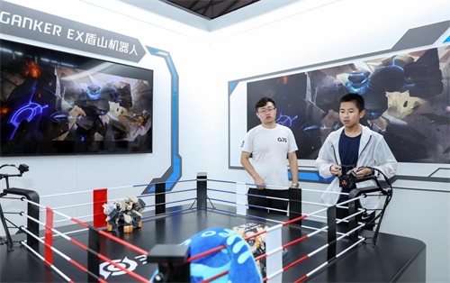 ѧԱ̽ҫϿȿաĶChinaJoy